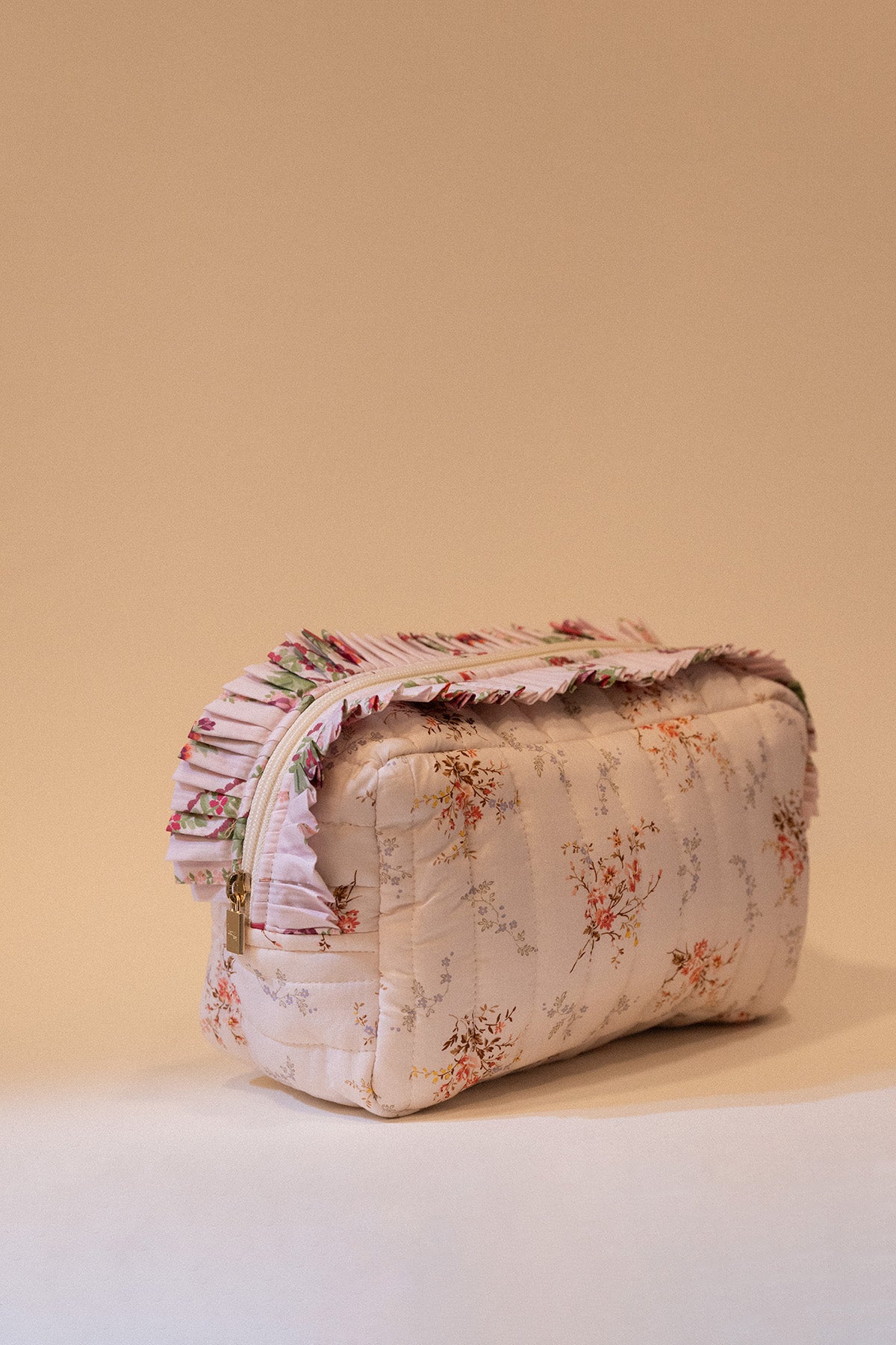 POUCH SQUARE RUFFLES MW LIBERTY GARDEN BLOOMS