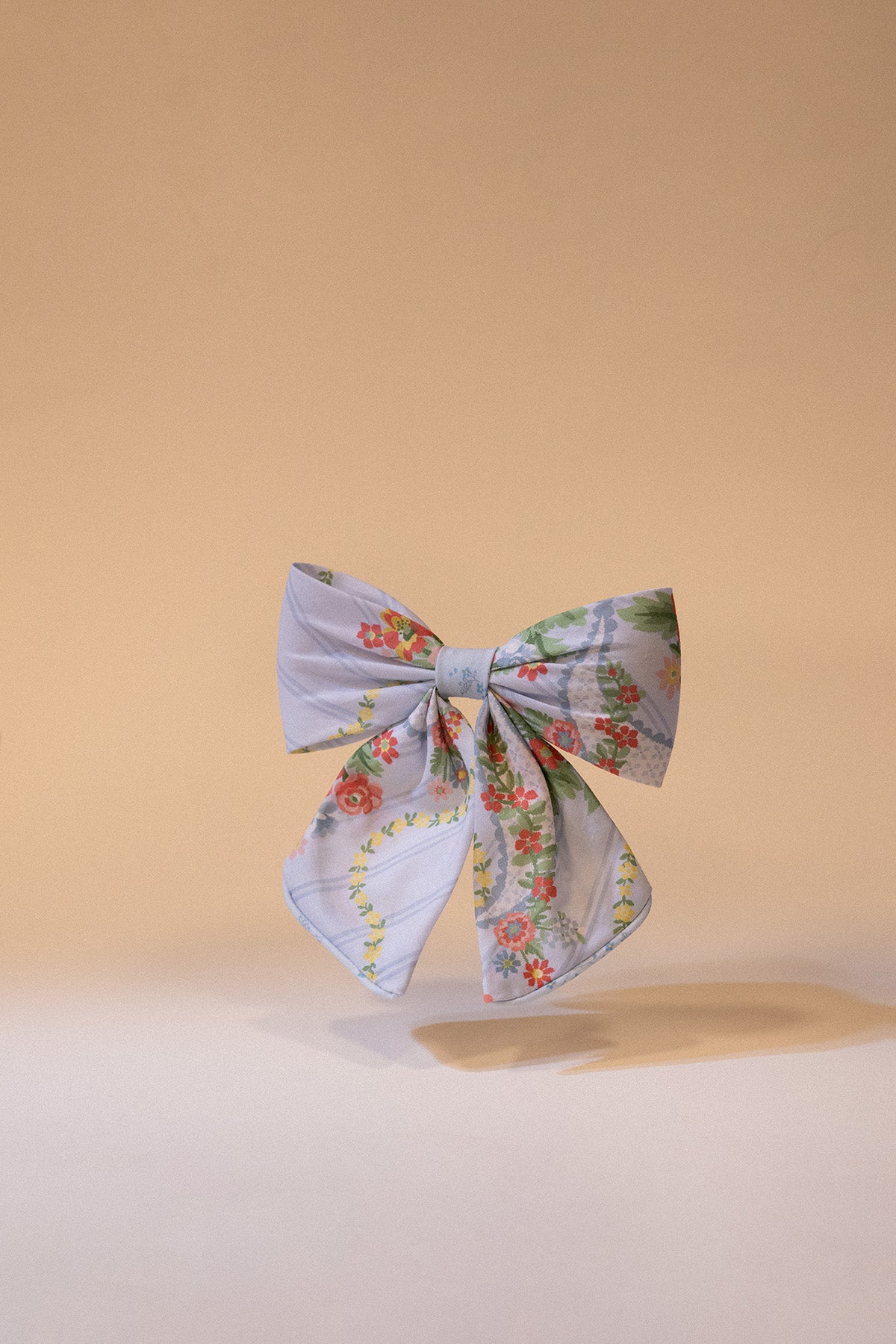 LUXURY BOW MW LIBERTY RIBBON CASADE