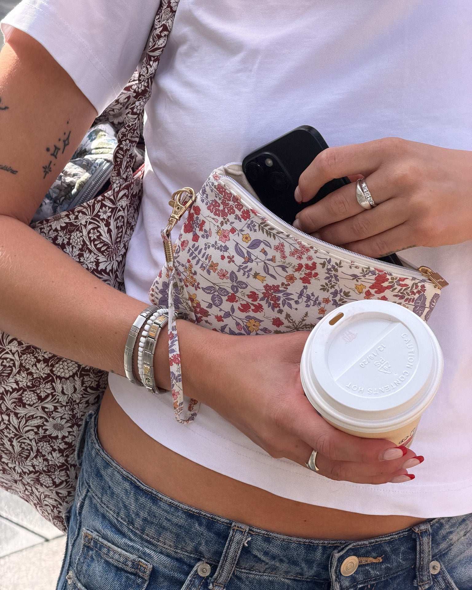 WRIST POUCH MW LIBERTY FIELD FLOWERS