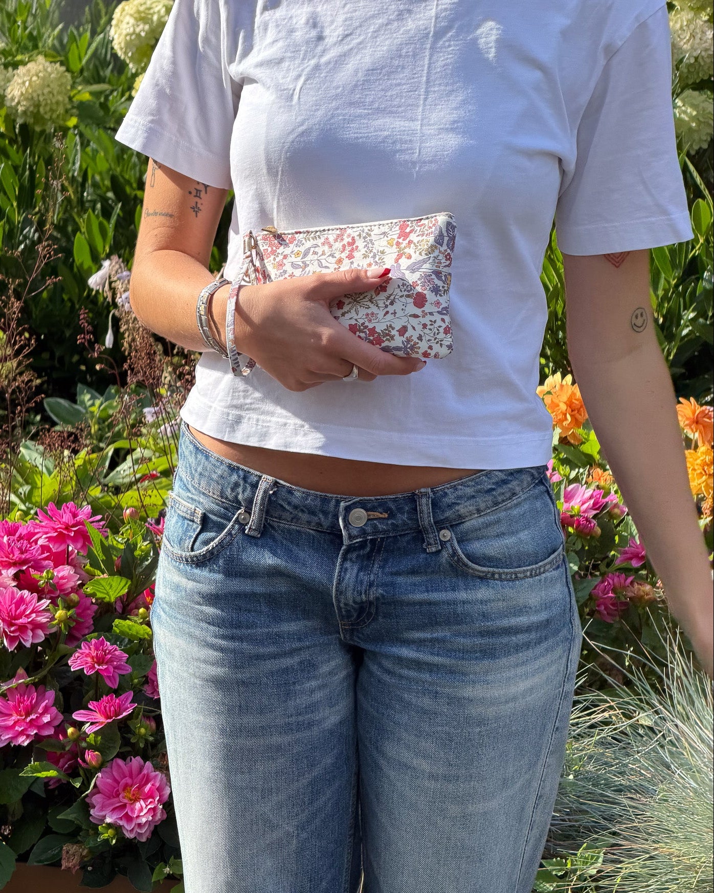 WRIST POUCH MW LIBERTY FIELD FLOWERS