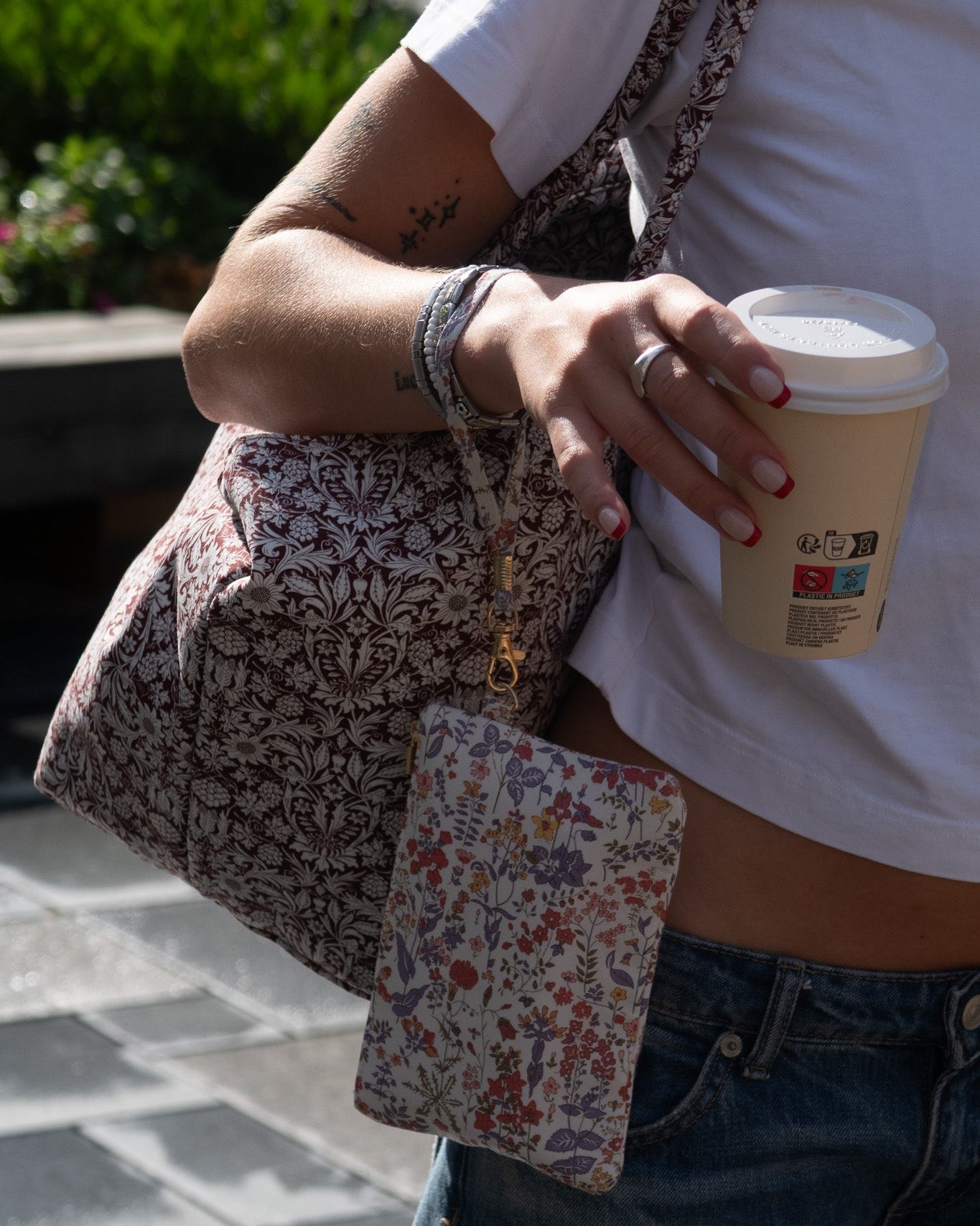 WRIST POUCH MW LIBERTY FIELD FLOWERS
