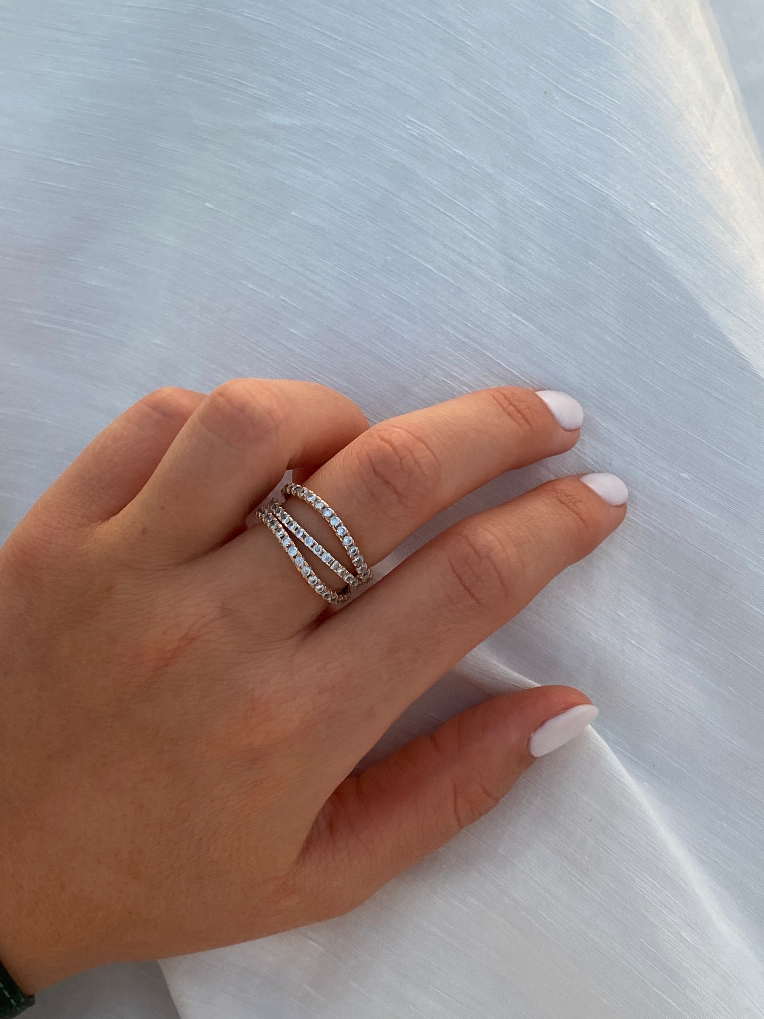 WAVY RING WHITE 52