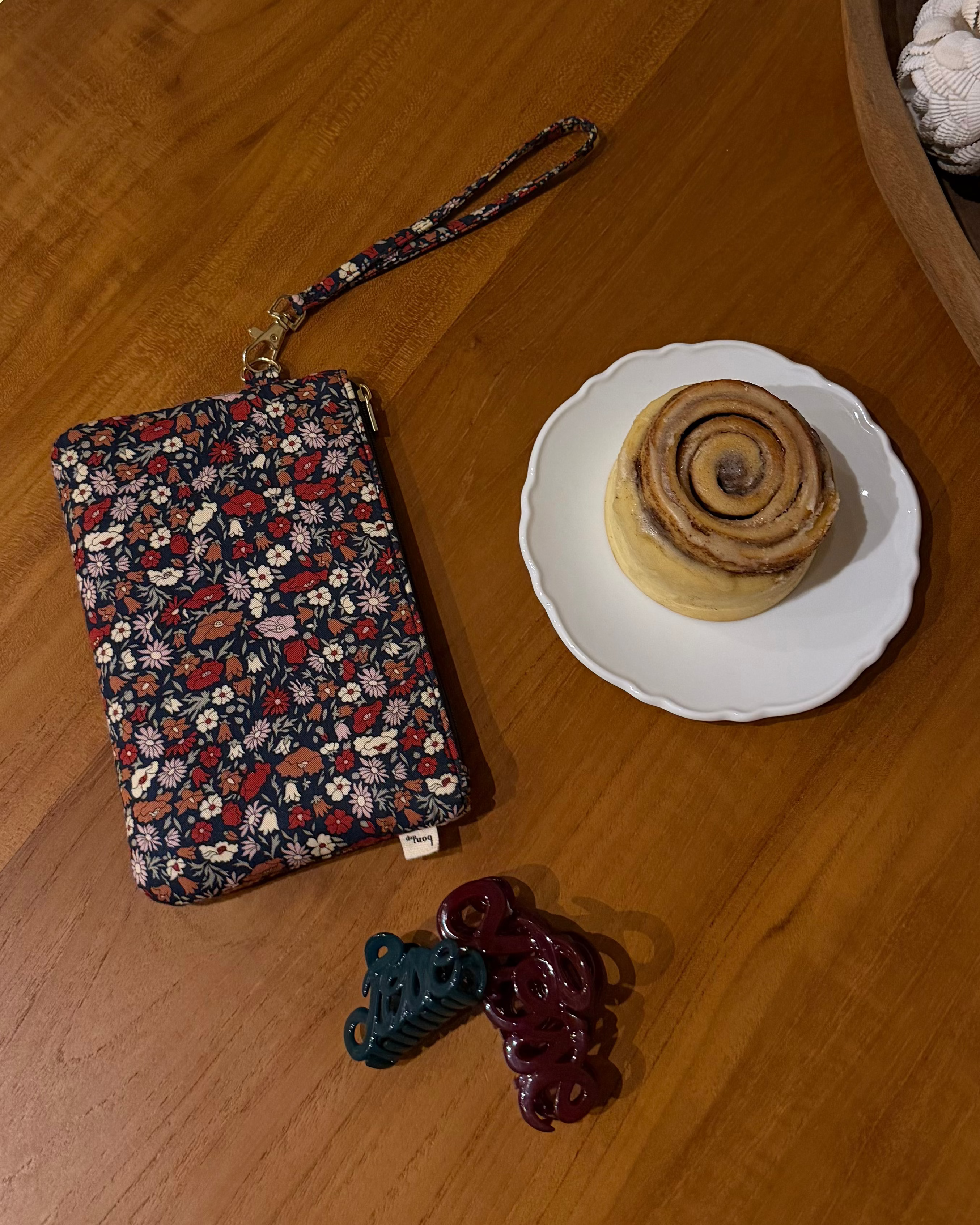 WRIST POUCH MW LIBERTY PETAL DAISY