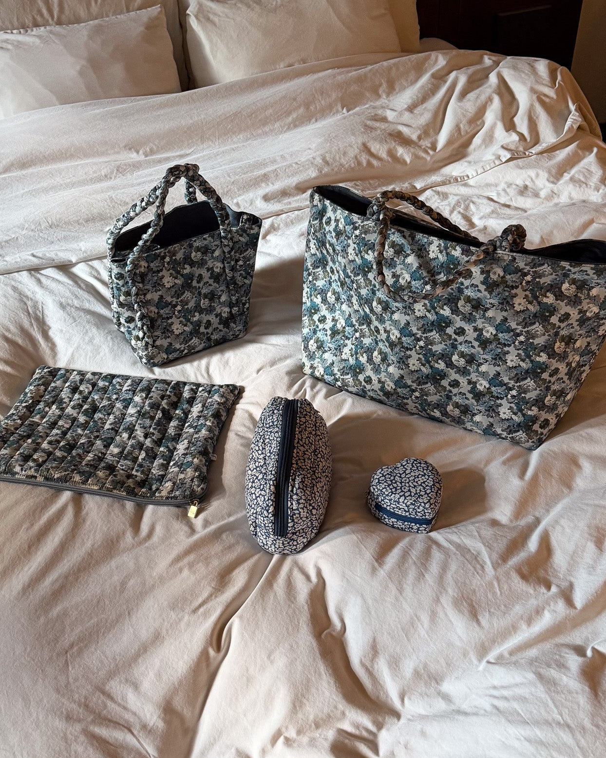 POUCH XS SQUARE MW LIBERTY FEATHER BLUE
